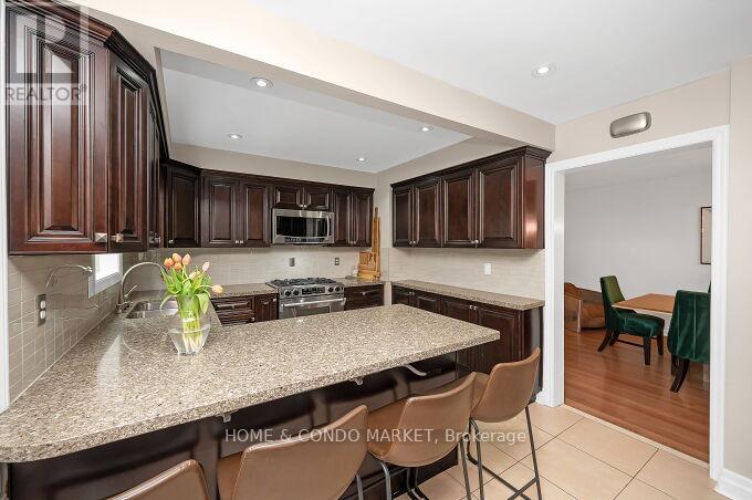 74 Rosebud Avenue, Brampton (Downtown Brampton), Ontario  L6X 2W5 - Photo 11 - W12183582