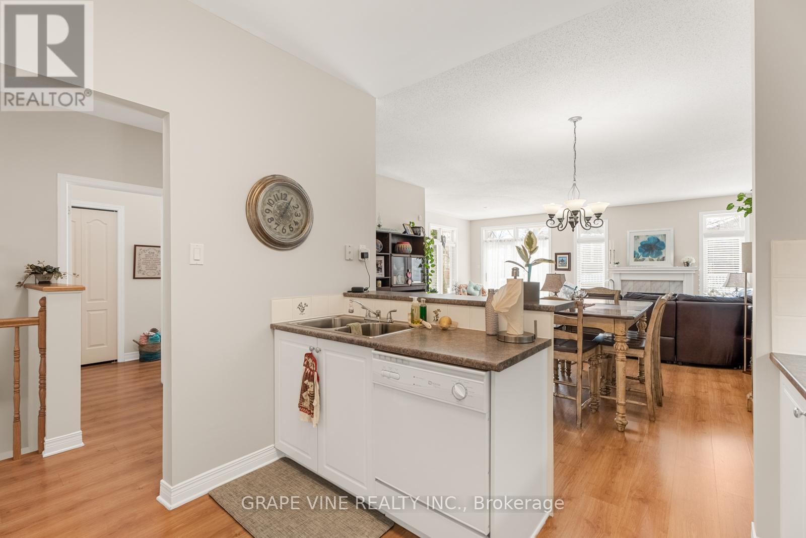 60 Sable Run Drive, Ottawa, Ontario  K2S 1W7 - Photo 16 - X12183627