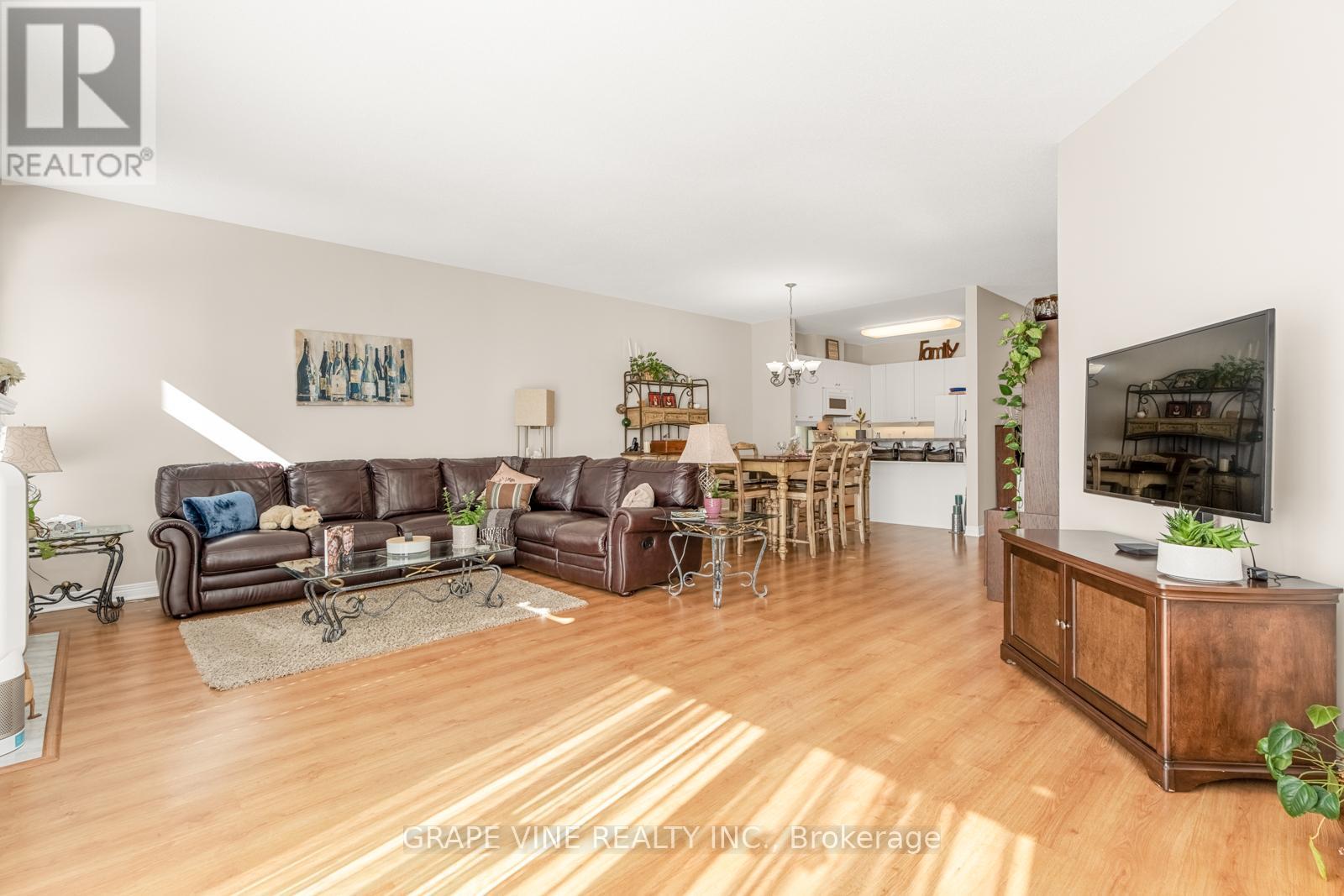 60 Sable Run Drive, Ottawa, Ontario  K2S 1W7 - Photo 19 - X12183627