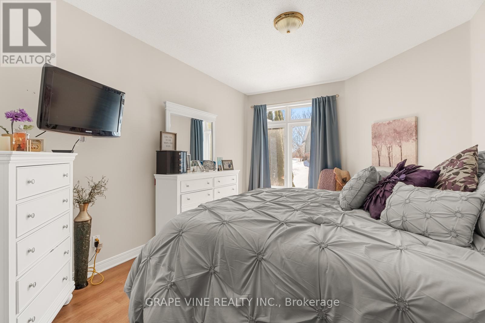 60 Sable Run Drive, Ottawa, Ontario  K2S 1W7 - Photo 21 - X12183627