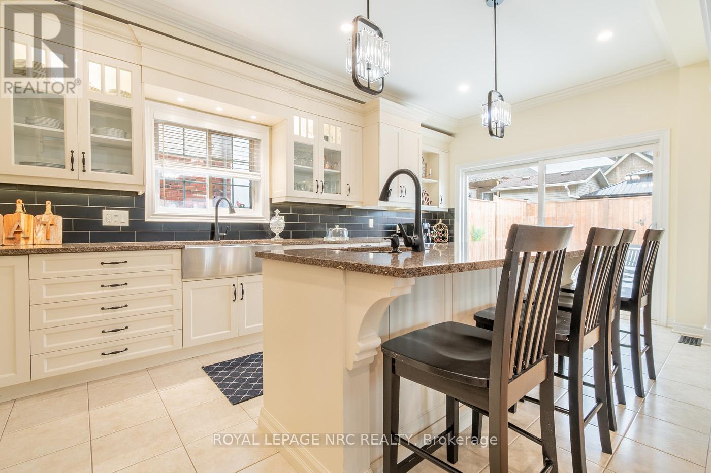 168 Tuliptree Road, Thorold (Confederation Heights), Ontario  L2V 5E6 - Photo 11 - X12183611