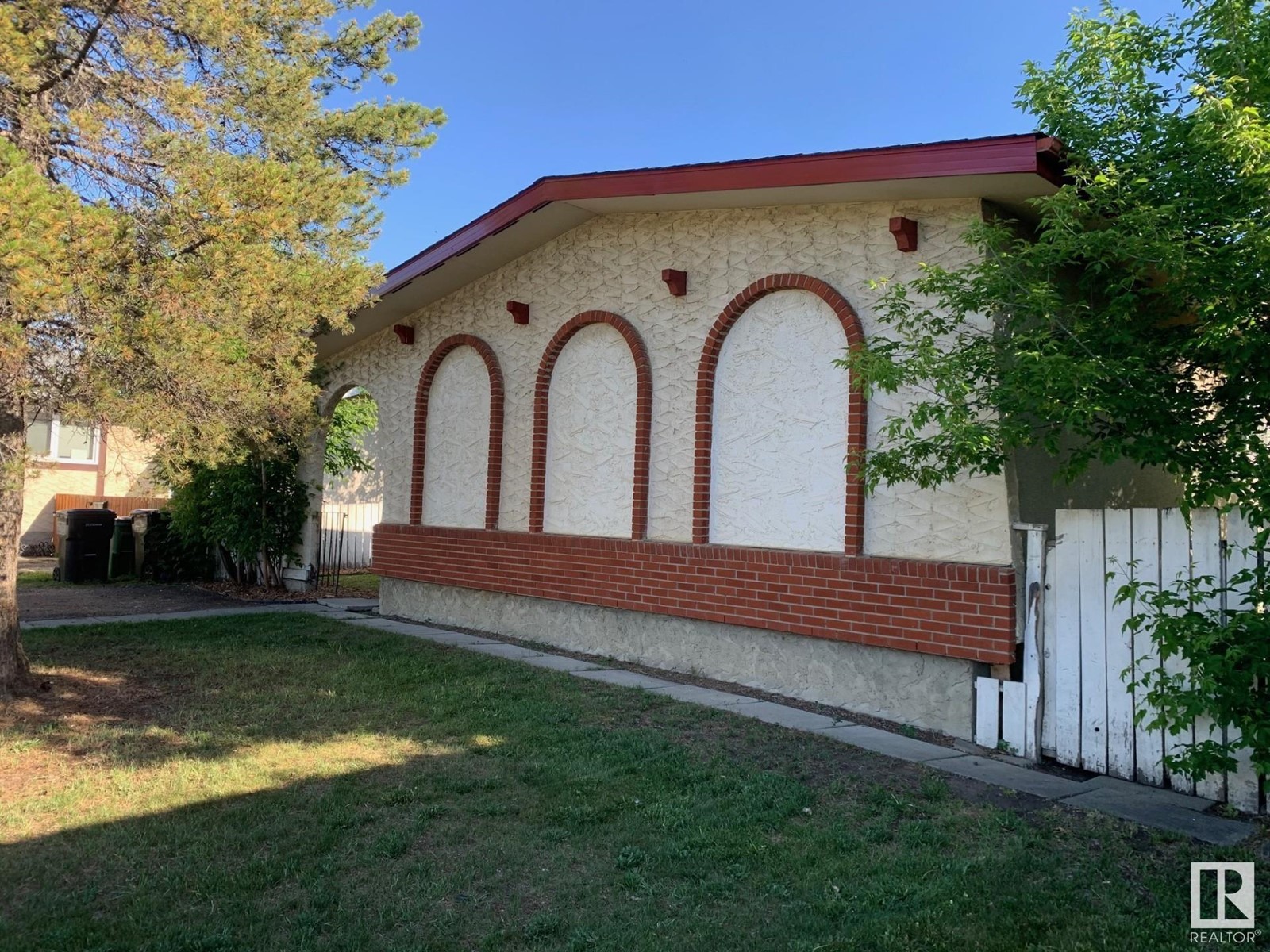 Property at 11940 152B AV NW image 1