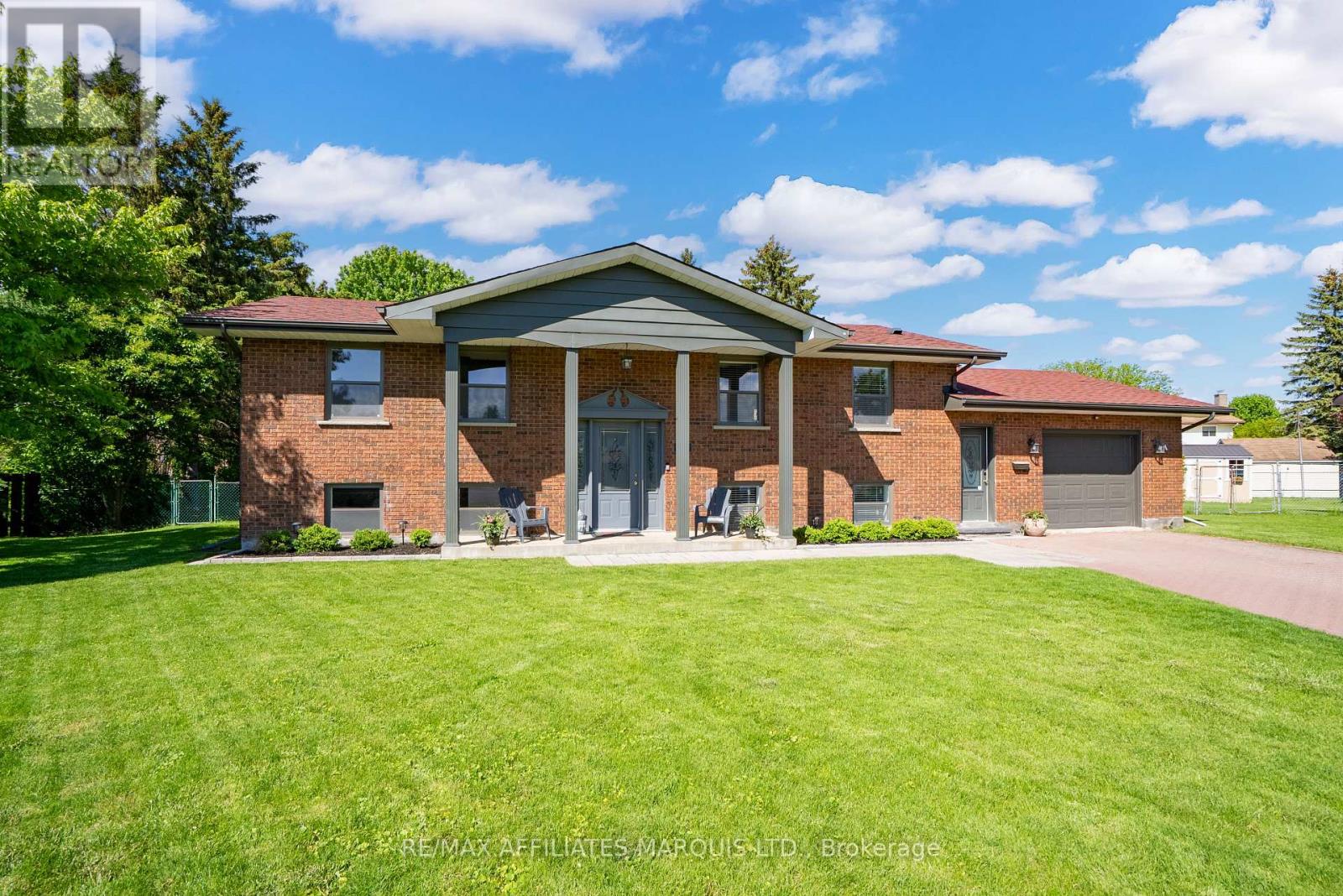 1949 BELVEDERE CRESCENT, Cornwall, Ontario