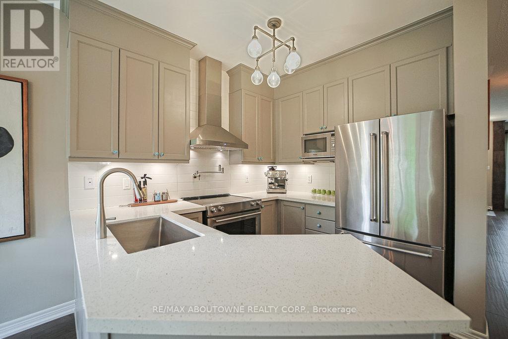 3432 Robin Hill Circle, Oakville (Br Bronte), Ontario  L6L 6X2 - Photo 7 - W12183624