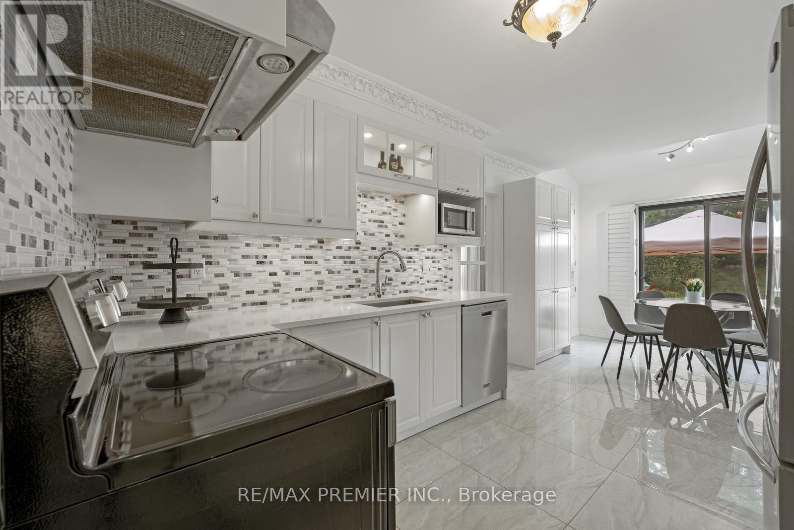127 O'connor Crescent, Richmond Hill, Ontario  L4C 7R7 - Photo 10 - N12177189