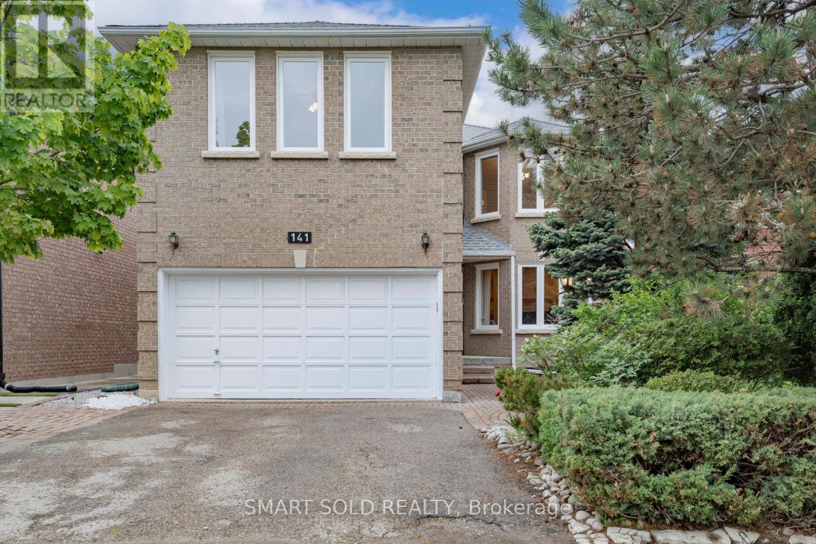 141 Larratt Lane, Richmond Hill, Ontario  L4C 0E6 - Photo 4 - N12183600