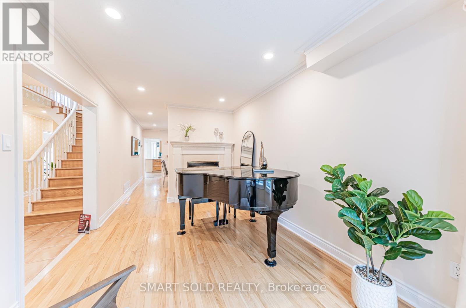 141 Larratt Lane, Richmond Hill, Ontario  L4C 0E6 - Photo 7 - N12183600
