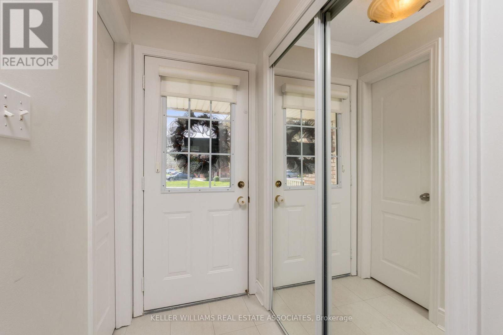 626 Hamilton Crescent, Milton, Ontario  L9T 6G9 - Photo 5 - W12133339