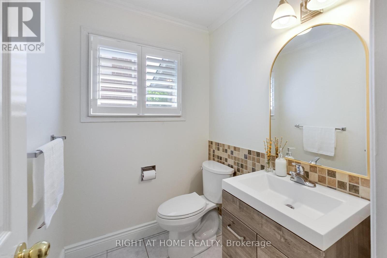 393 Vanden Bergh Boulevard, Newmarket, Ontario  L3Y 7Z8 - Photo 18 - N12183638