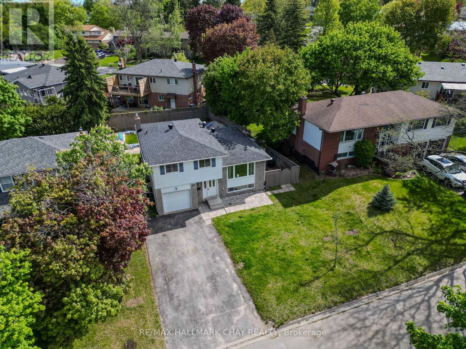 72 Jane Crescent, Barrie, Ontario  L4N 3T8 - Photo 2 - S12183656