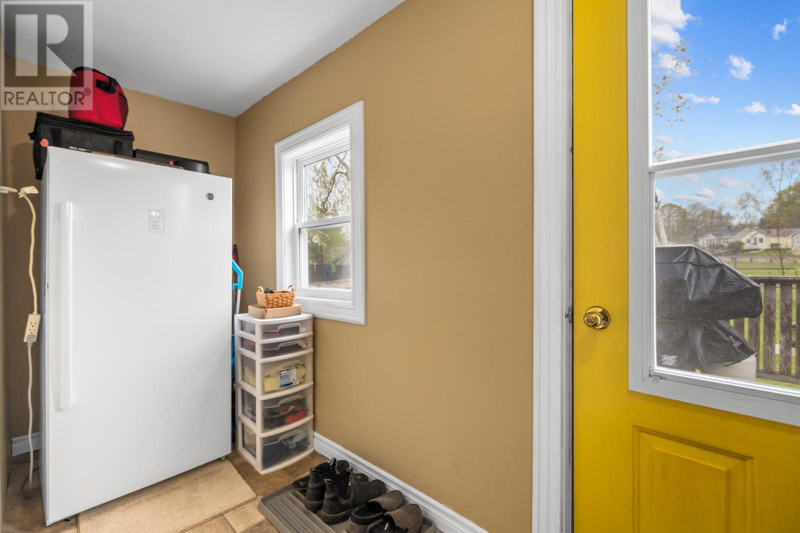 Property at 399 Queen Street image 3