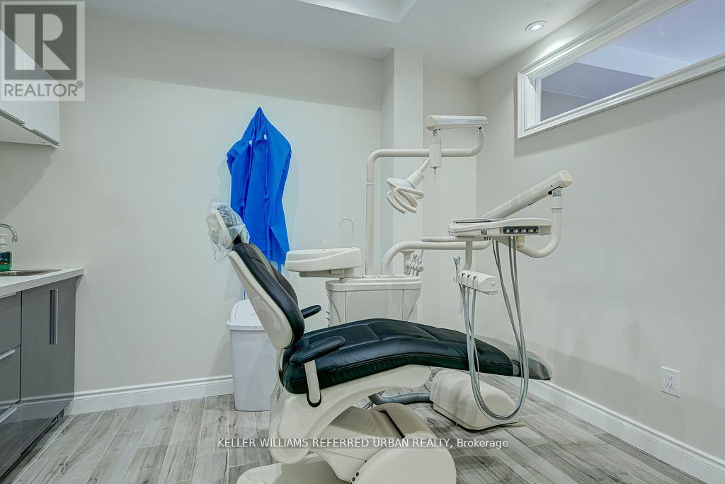 2 - 44 Baycliffe Crescent, Brampton, Ontario  L7A 3Y7 - Photo 17 - W12183644
