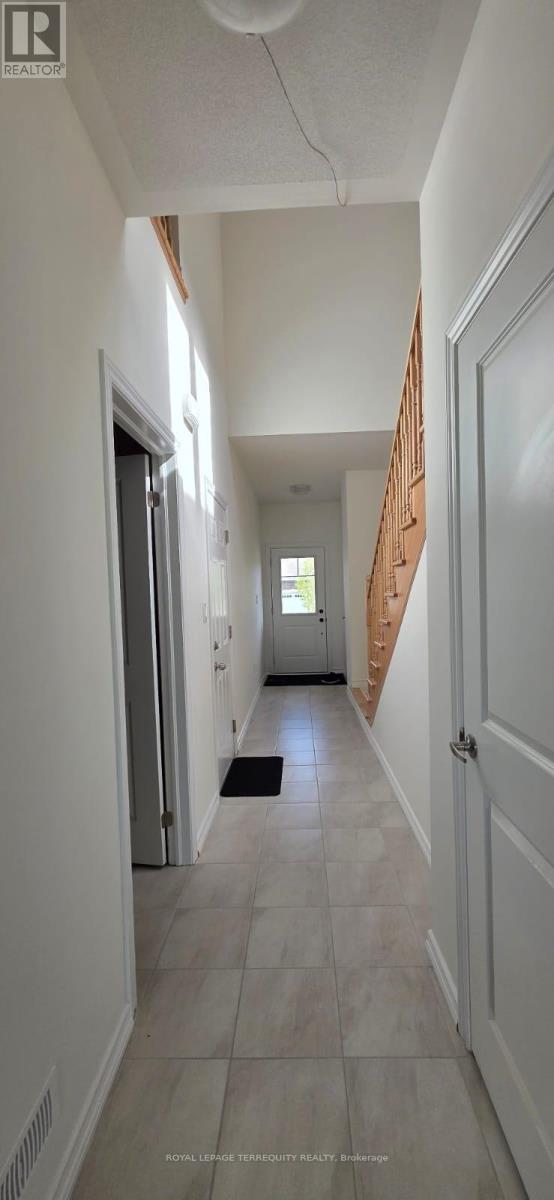 38 Hillcroft Way, Kawartha Lakes, Ontario  K0M 1A0 - Photo 7 - X12167141