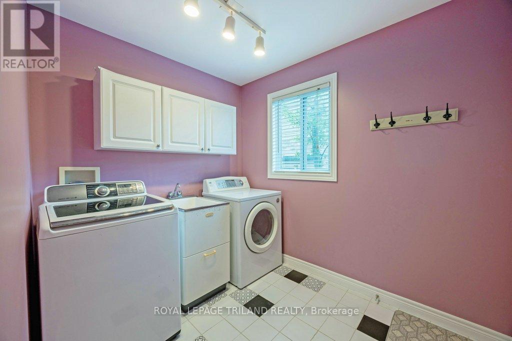 42 Fox Hollow Drive, Thames Centre, Ontario  N0L 1G3 - Photo 18 - X12183688