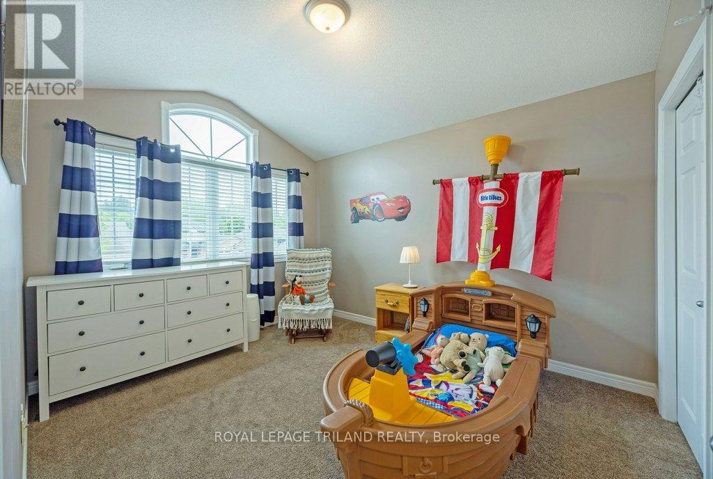 42 Fox Hollow Drive, Thames Centre, Ontario  N0L 1G3 - Photo 26 - X12183688