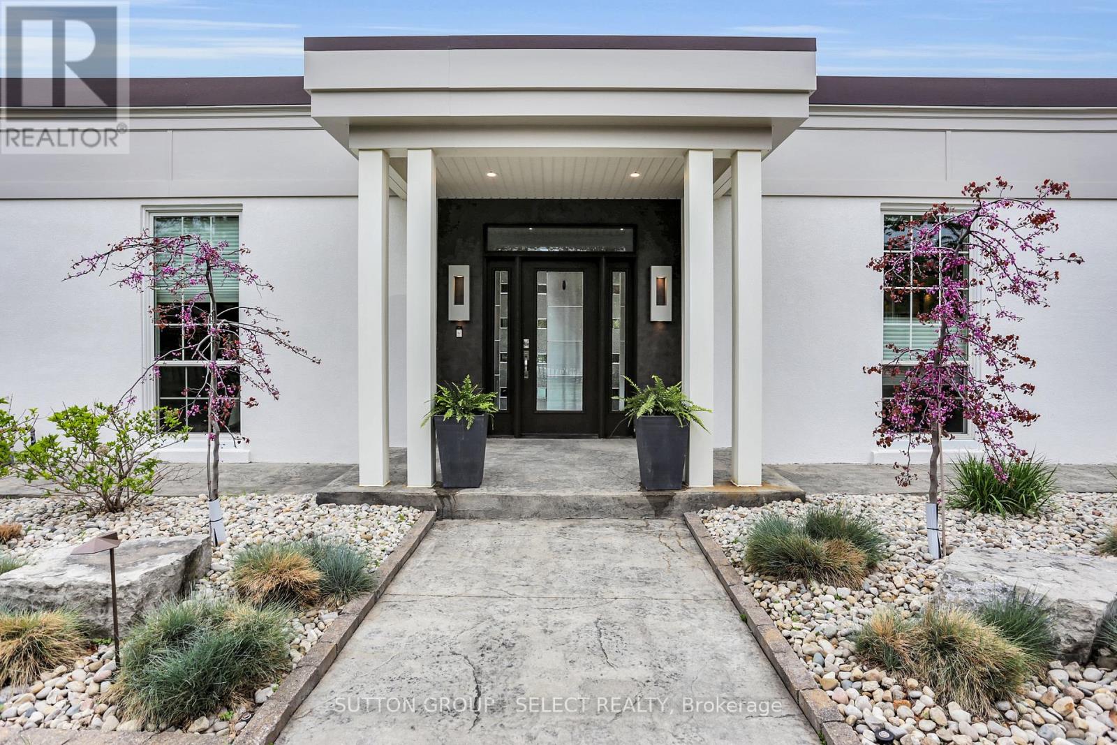 220 COMMISSIONERS ROAD E, London South, Ontario
