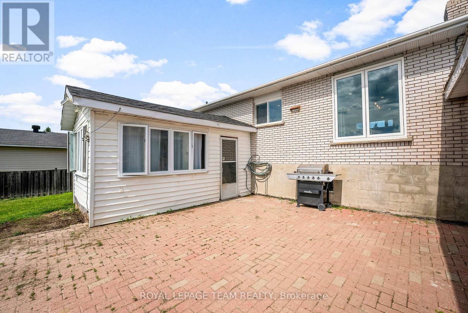40 Meadowbrook Drive, Laurentian Valley, Ontario  K8A 7C3 - Photo 36 - X12183730