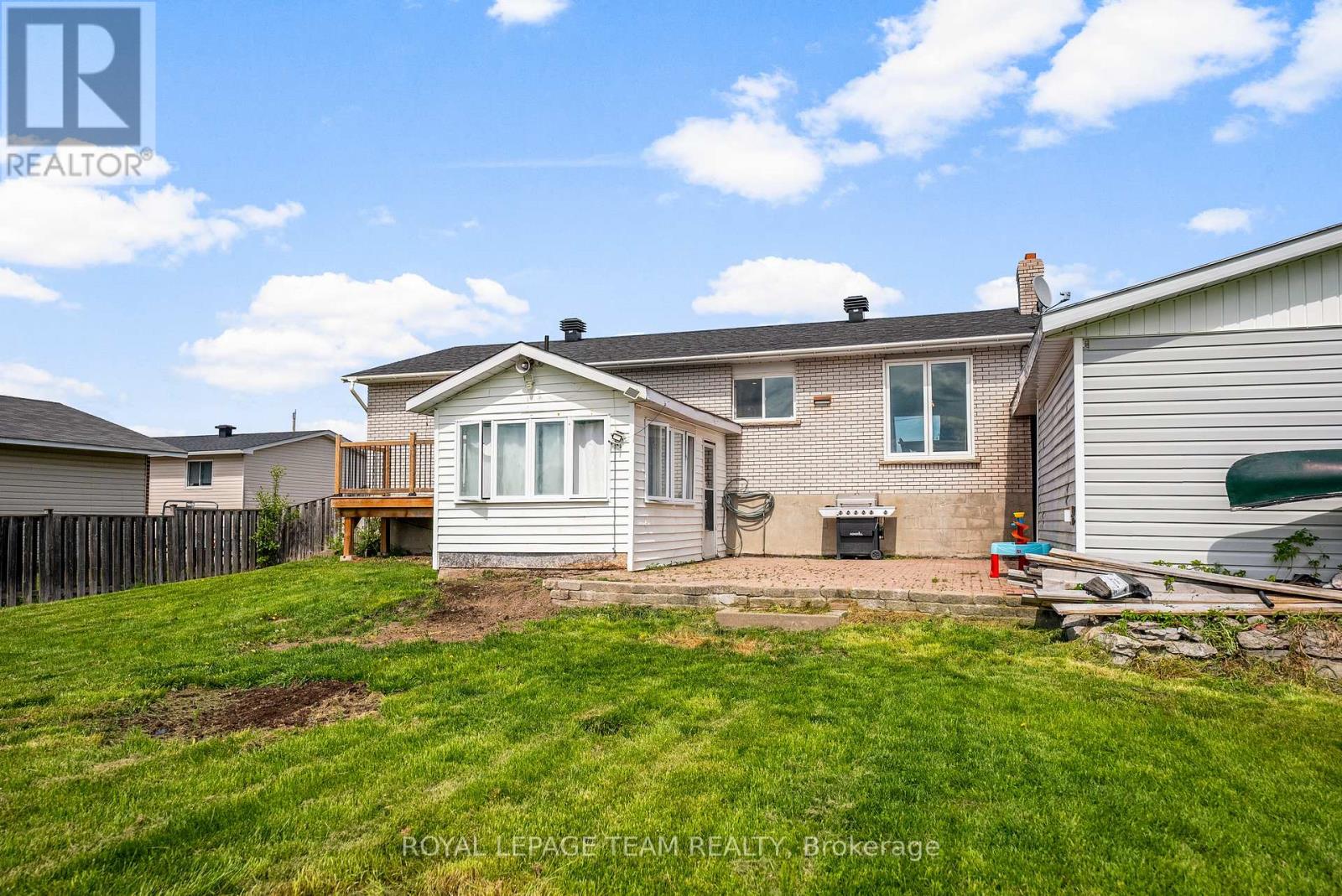 40 Meadowbrook Drive, Laurentian Valley, Ontario  K8A 7C3 - Photo 38 - X12183730