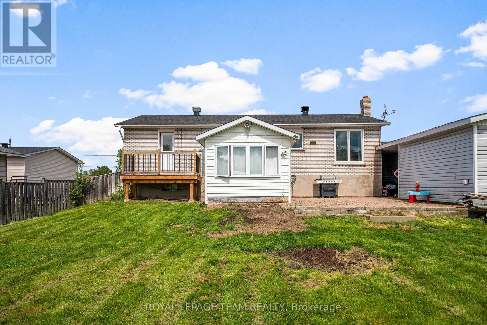 40 Meadowbrook Drive, Laurentian Valley, Ontario  K8A 7C3 - Photo 39 - X12183730