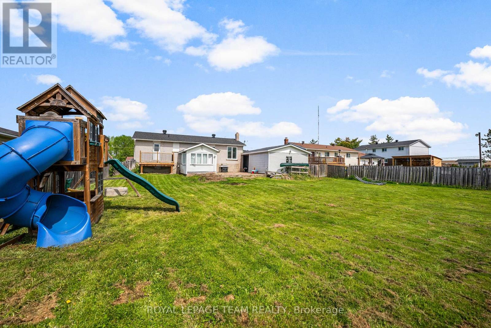 40 Meadowbrook Drive, Laurentian Valley, Ontario  K8A 7C3 - Photo 41 - X12183730