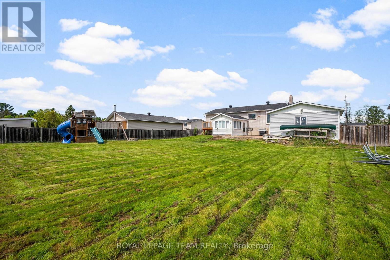 40 Meadowbrook Drive, Laurentian Valley, Ontario  K8A 7C3 - Photo 42 - X12183730
