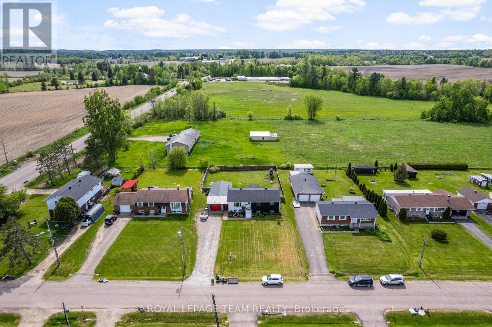 40 Meadowbrook Drive, Laurentian Valley, Ontario  K8A 7C3 - Photo 43 - X12183730