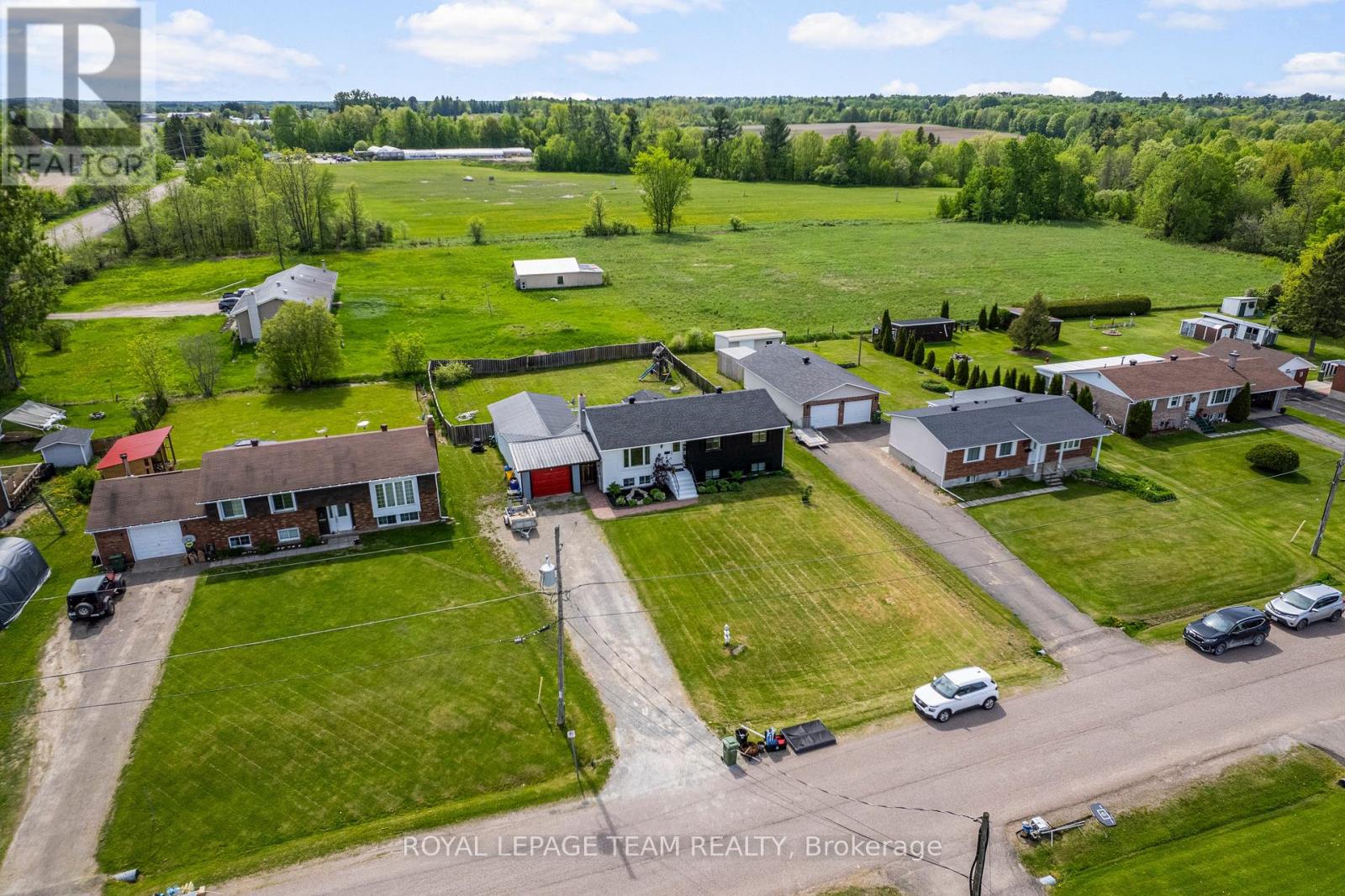 40 Meadowbrook Drive, Laurentian Valley, Ontario  K8A 7C3 - Photo 44 - X12183730