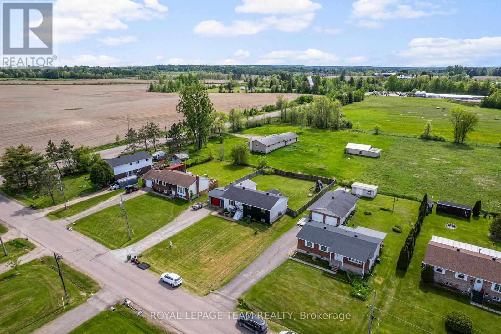 40 Meadowbrook Drive, Laurentian Valley, Ontario  K8A 7C3 - Photo 45 - X12183730