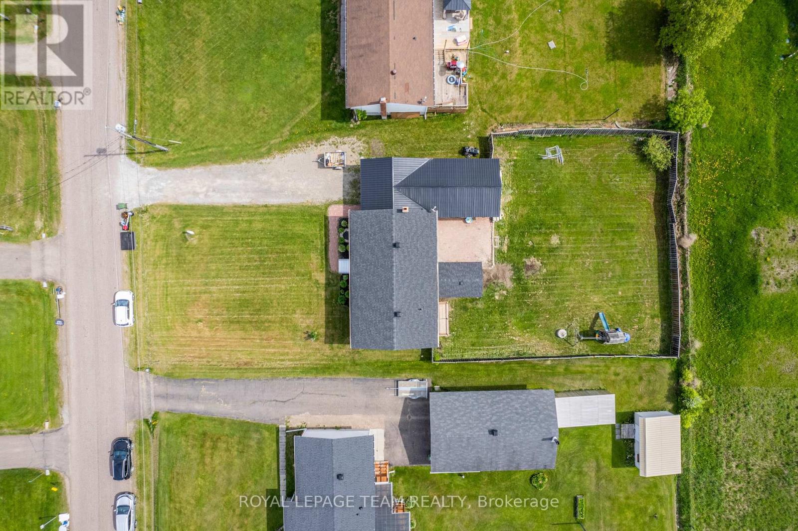40 Meadowbrook Drive, Laurentian Valley, Ontario  K8A 7C3 - Photo 46 - X12183730