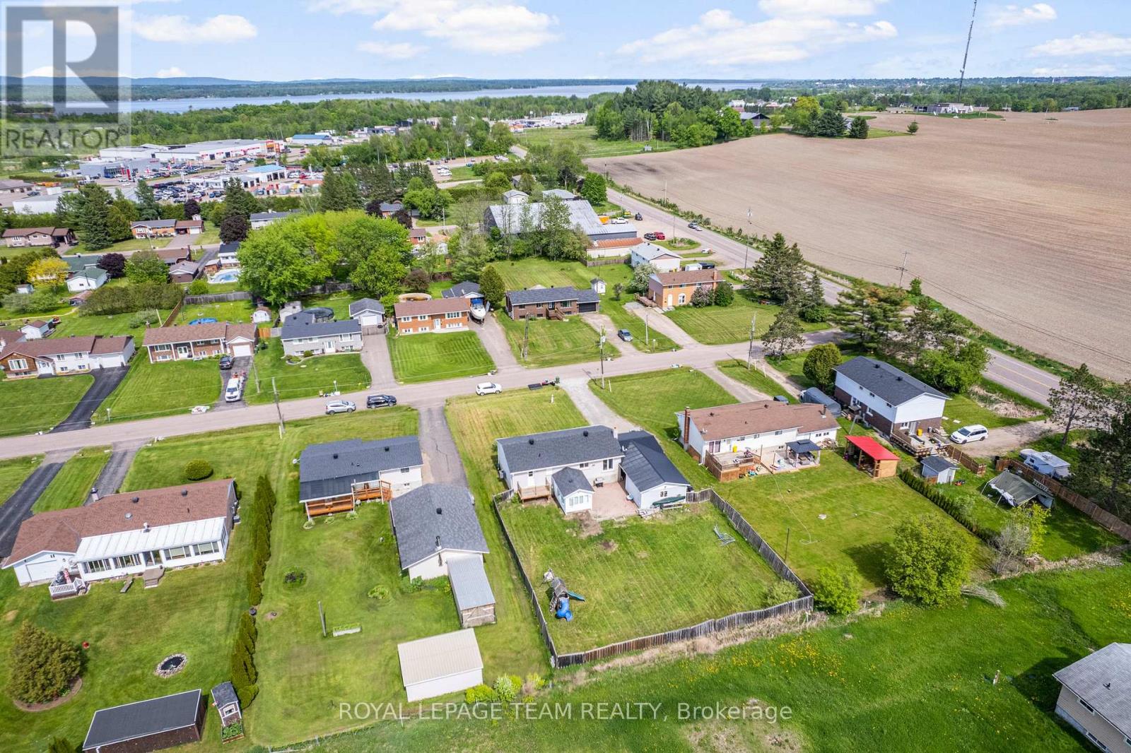 40 Meadowbrook Drive, Laurentian Valley, Ontario  K8A 7C3 - Photo 47 - X12183730
