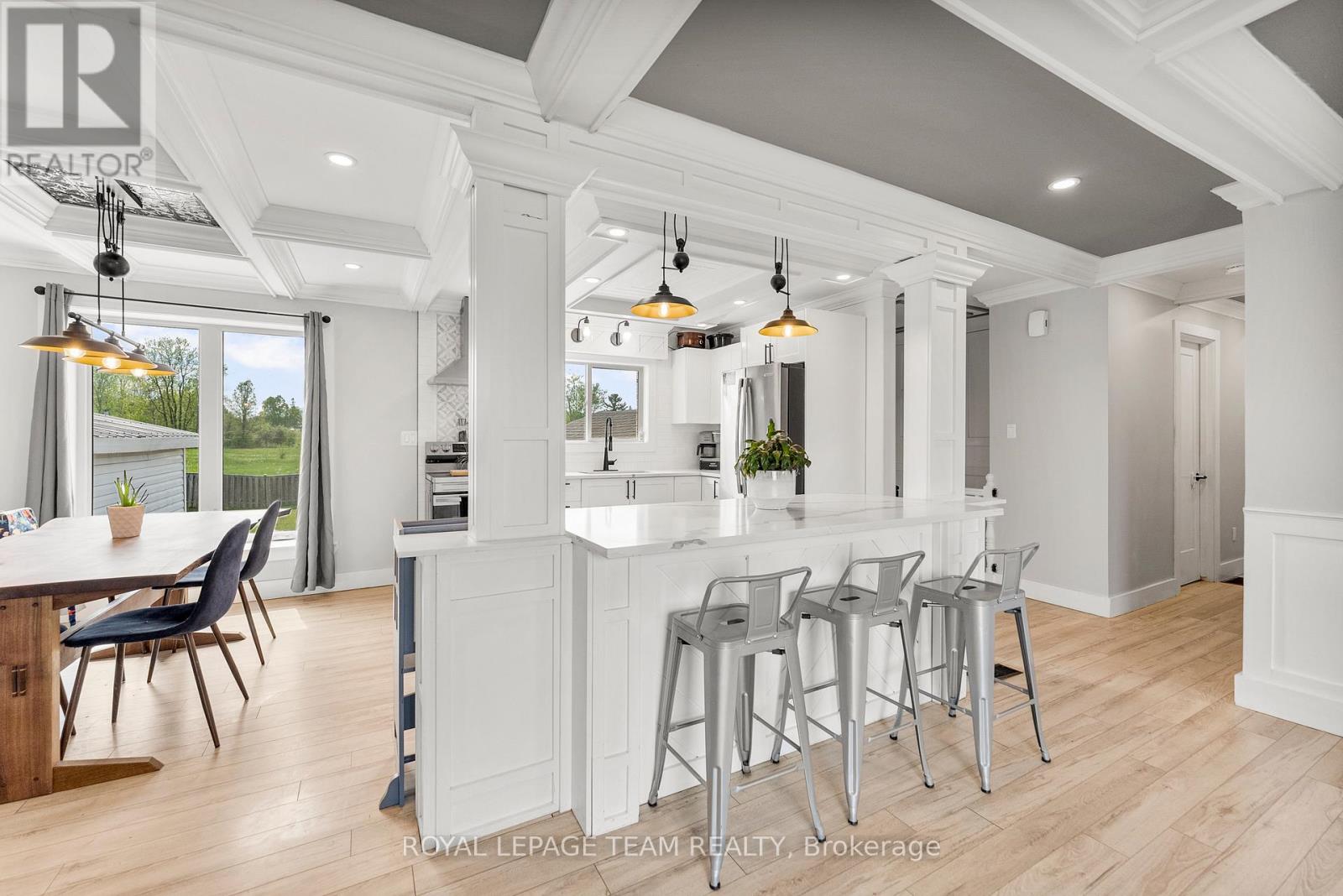 40 Meadowbrook Drive, Laurentian Valley, Ontario  K8A 7C3 - Photo 8 - X12183730