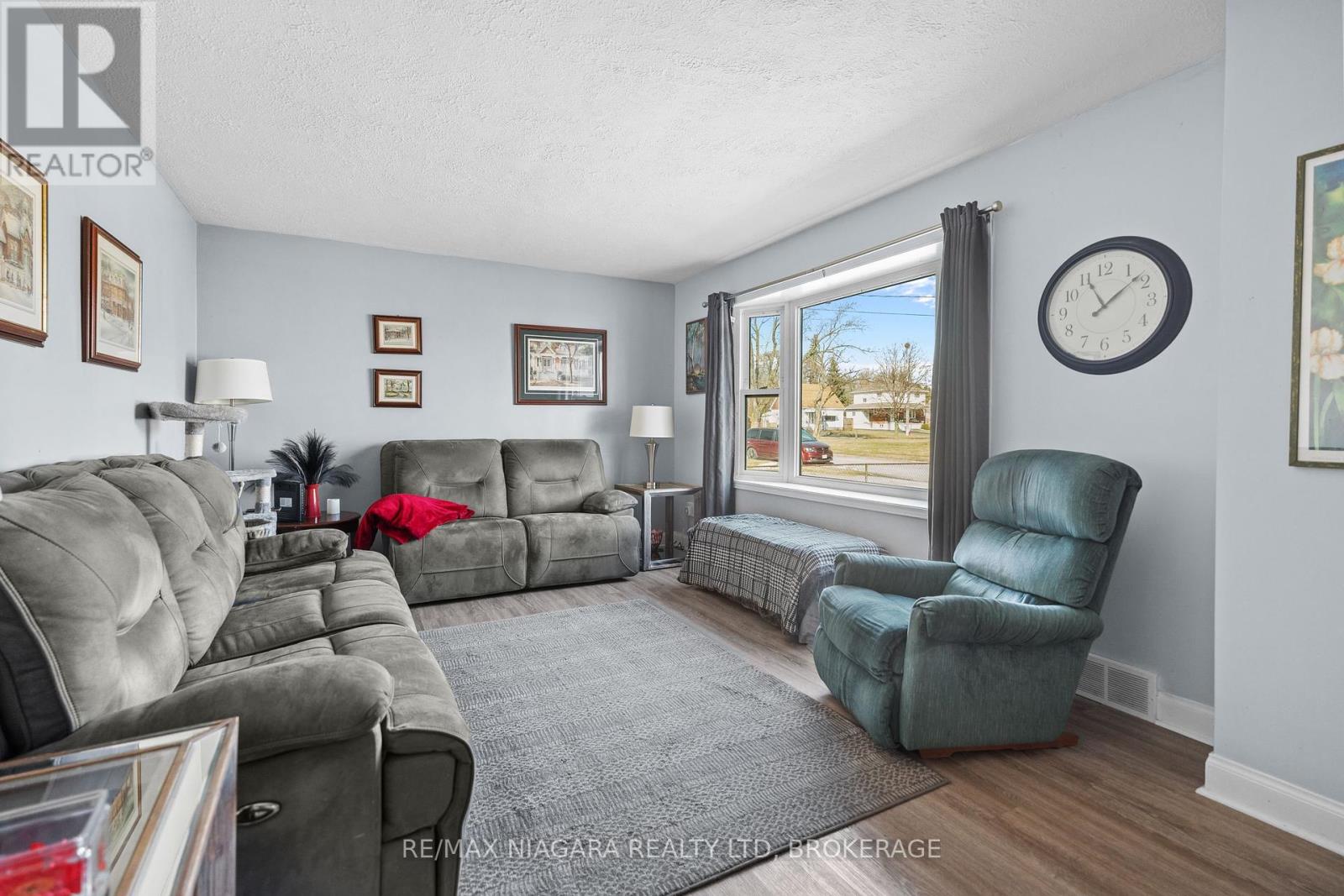 6092 Harold Street, Niagara Falls, Ontario  L2J 1M5 - Photo 4 - X12183692