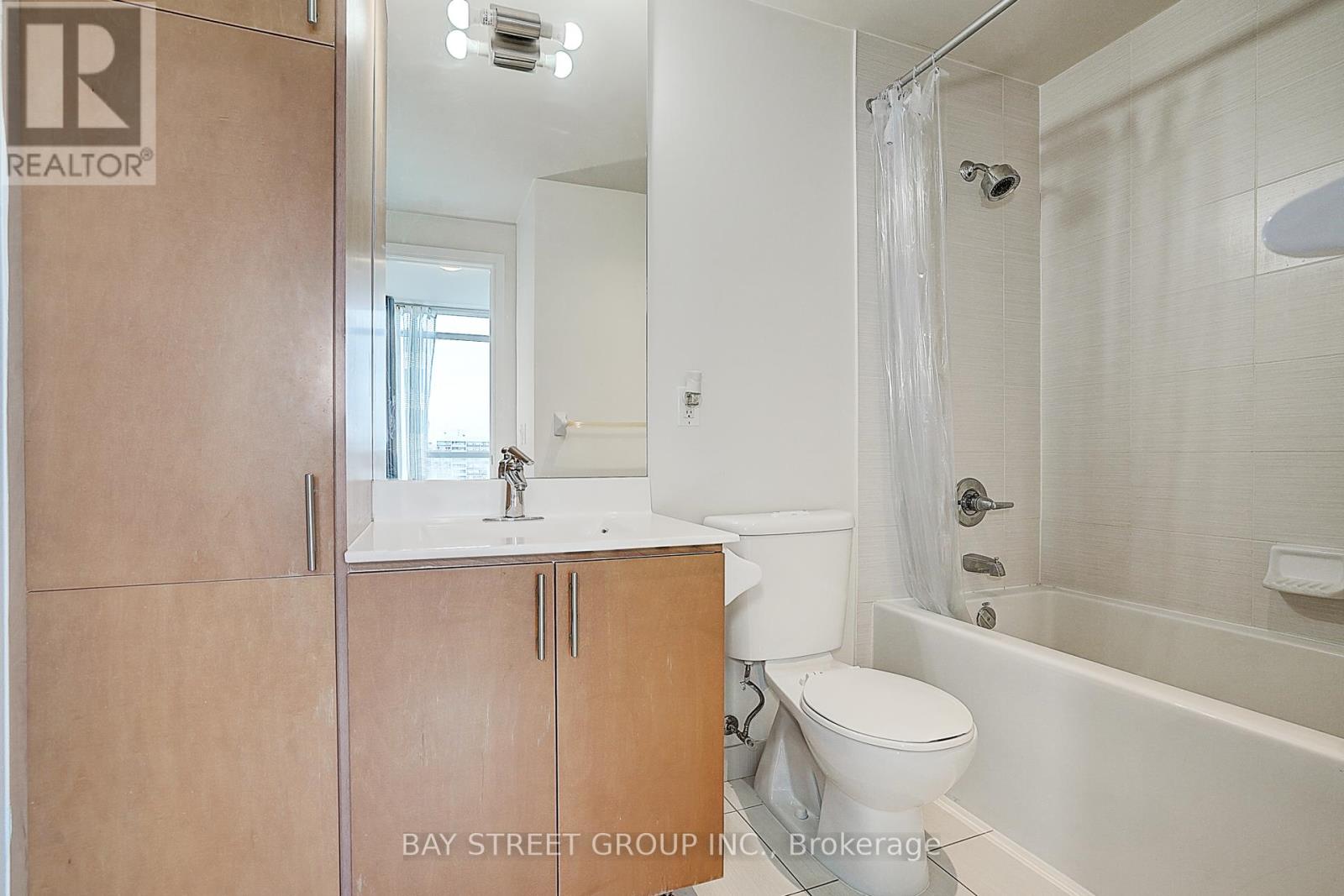 1802 - 181 Wynford Drive, Toronto, Ontario  M3C 0C6 - Photo 13 - C12171843
