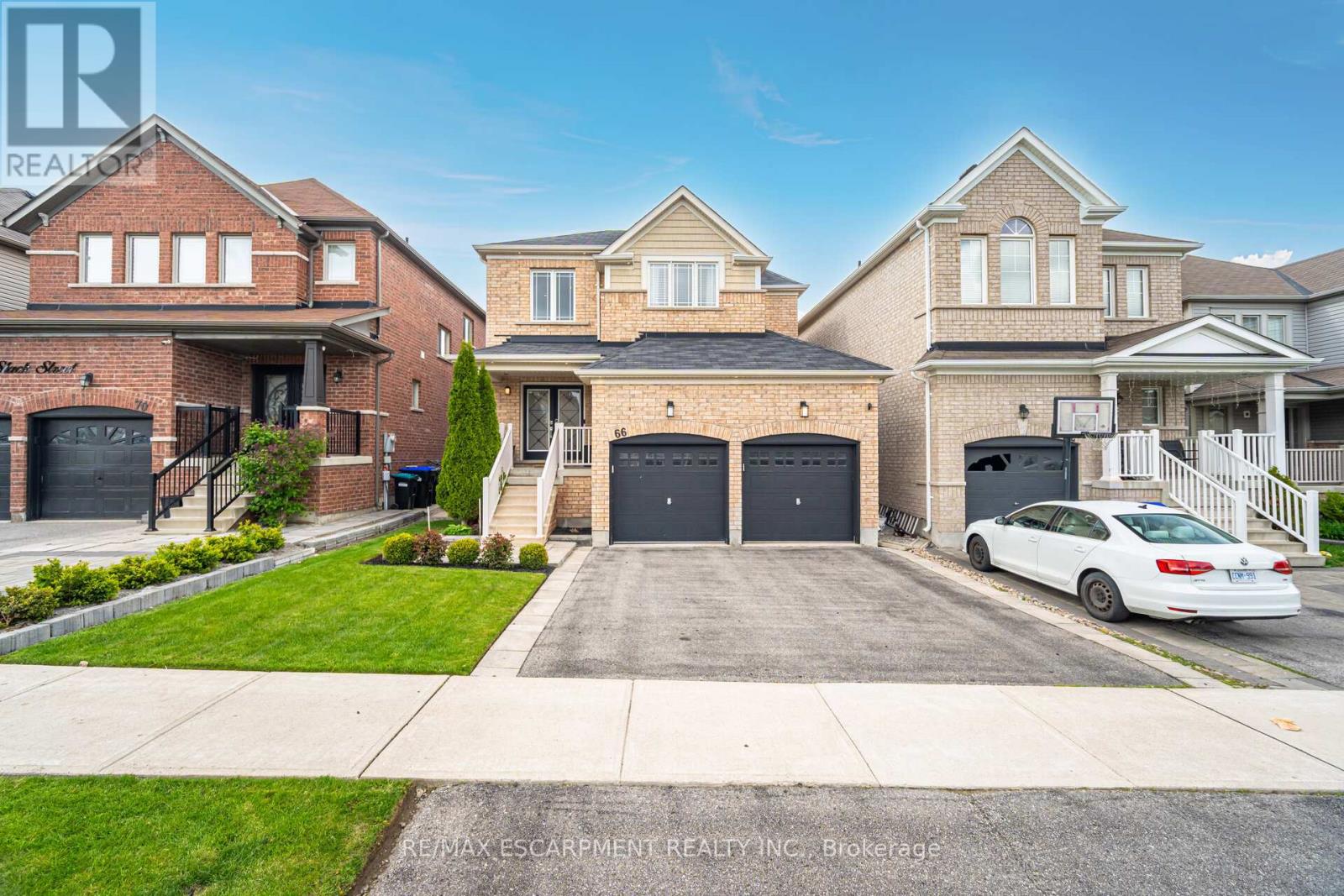 66 Slack Street, Bradford West Gwillimbury, Ontario  L3Z 0S5 - Photo 2 - N12182979