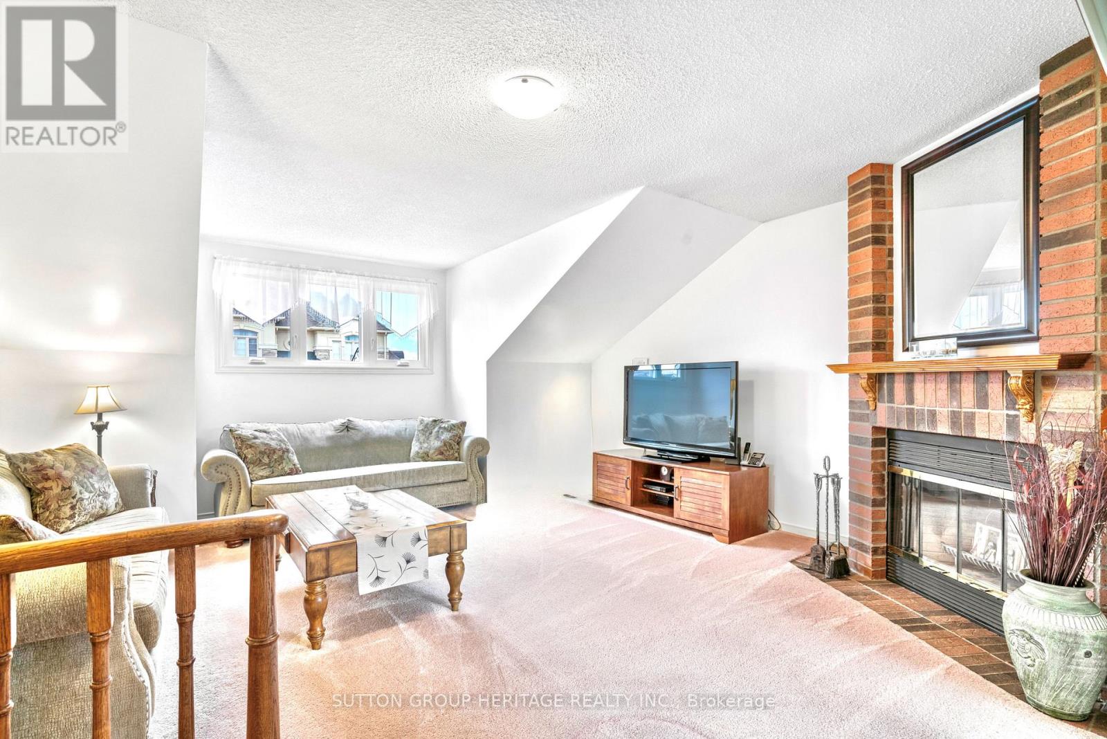 943 Gablehurst Crescent, Pickering, Ontario  L1V 5G6 - Photo 7 - E12183726