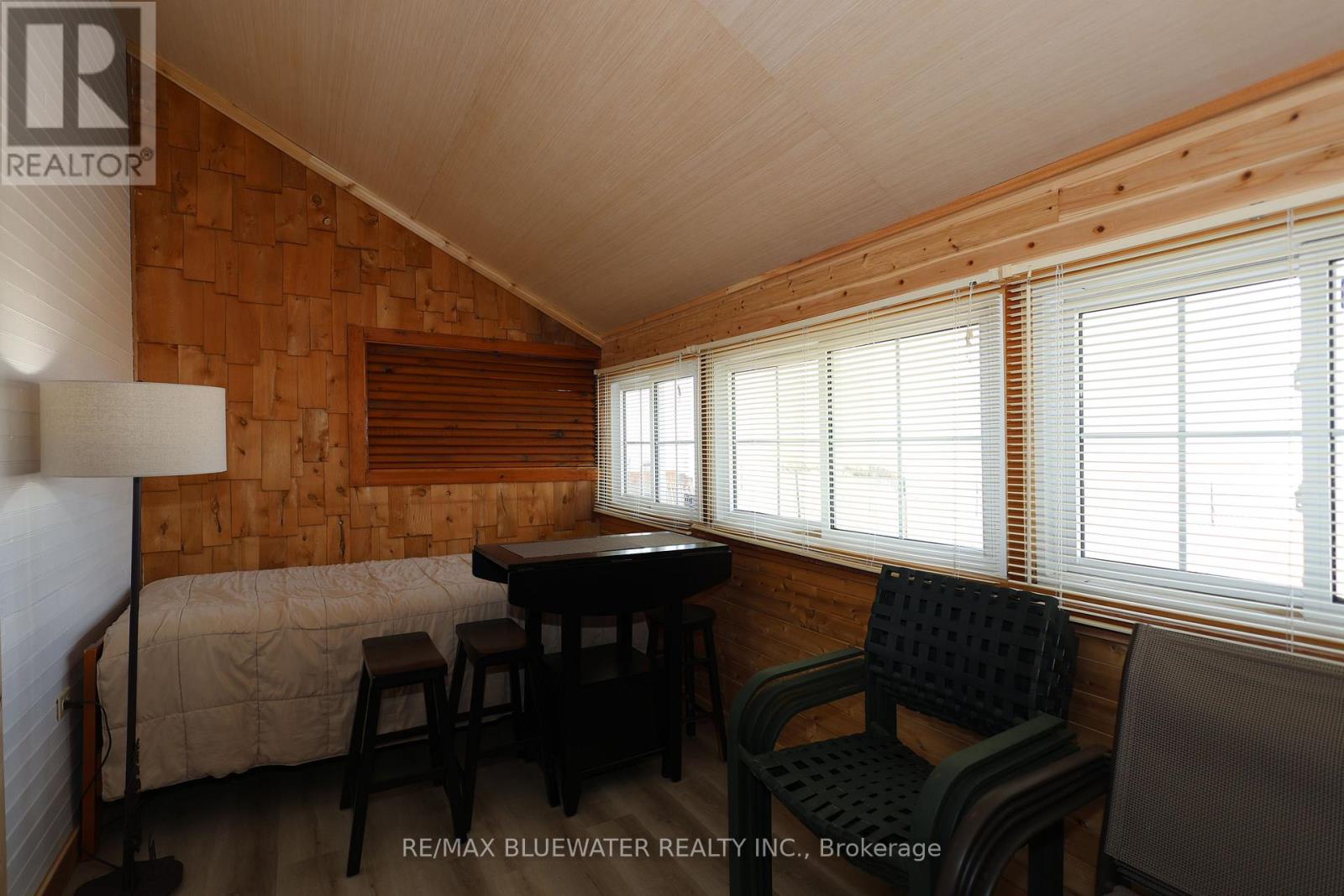 6388 West Parkway Drive, Lambton Shores, Ontario  N0N 1J2 - Photo 17 - X12068289