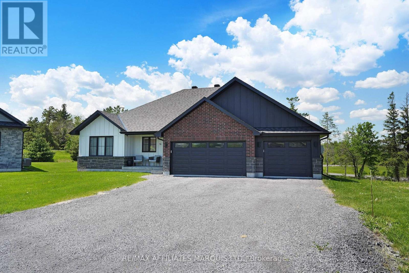 14 Matthew Kieran Crescent, South Stormont, Ontario  K0C 1P0 - Photo 2 - X12035092
