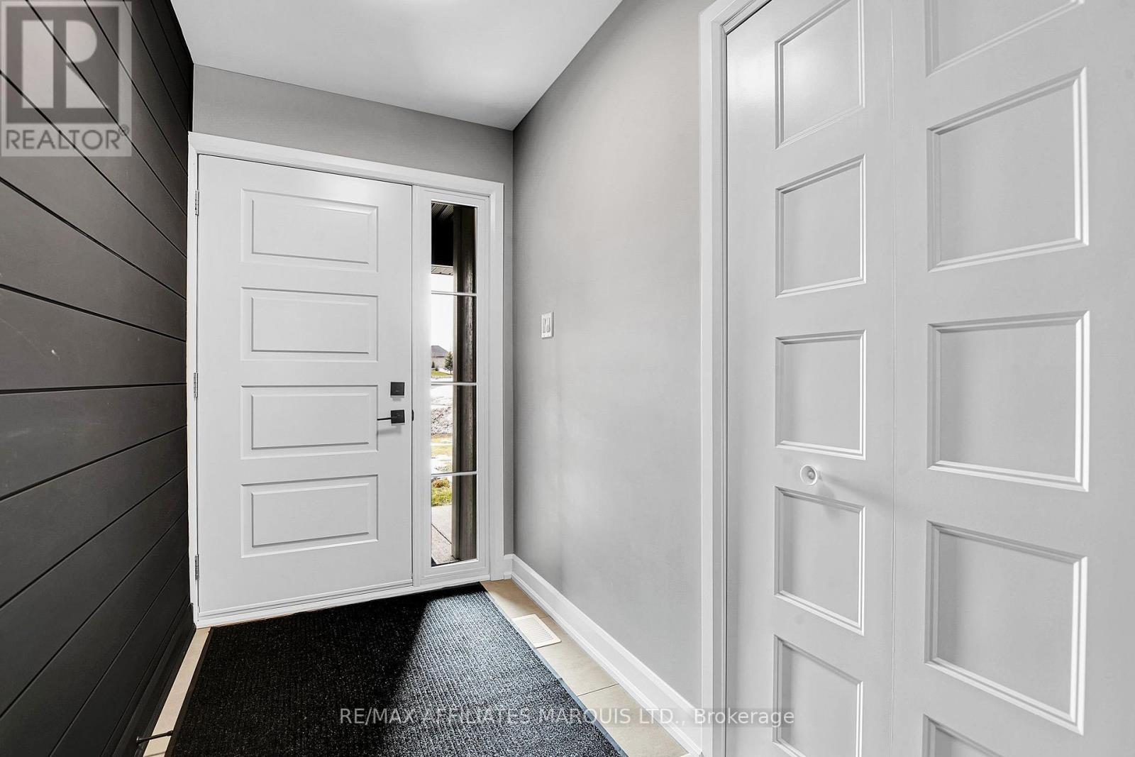 14 Matthew Kieran Crescent, South Stormont, Ontario  K0C 1P0 - Photo 5 - X12035092