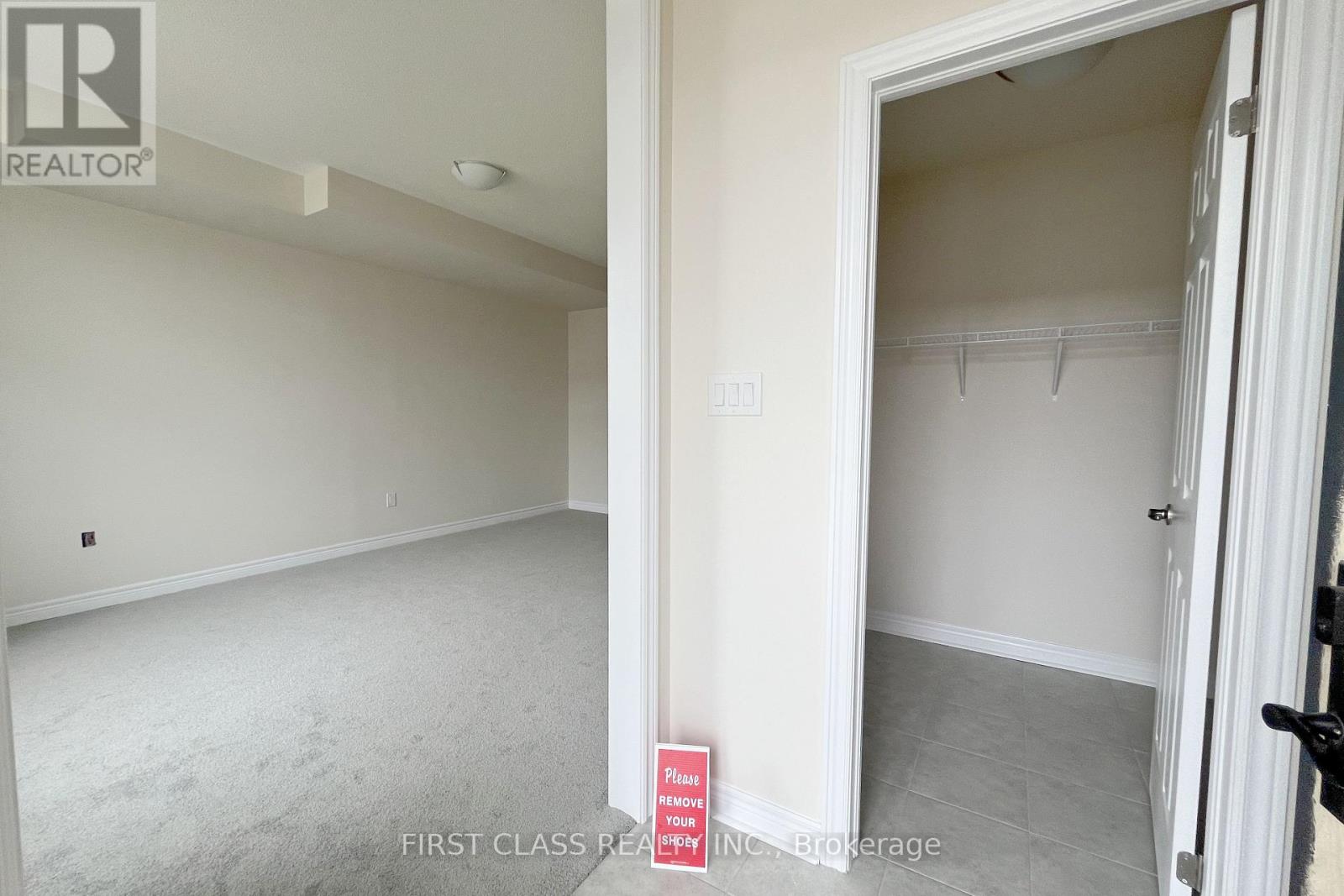 33 Mumbai Drive, Markham, Ontario  L3S 3K5 - Photo 2 - N12183722