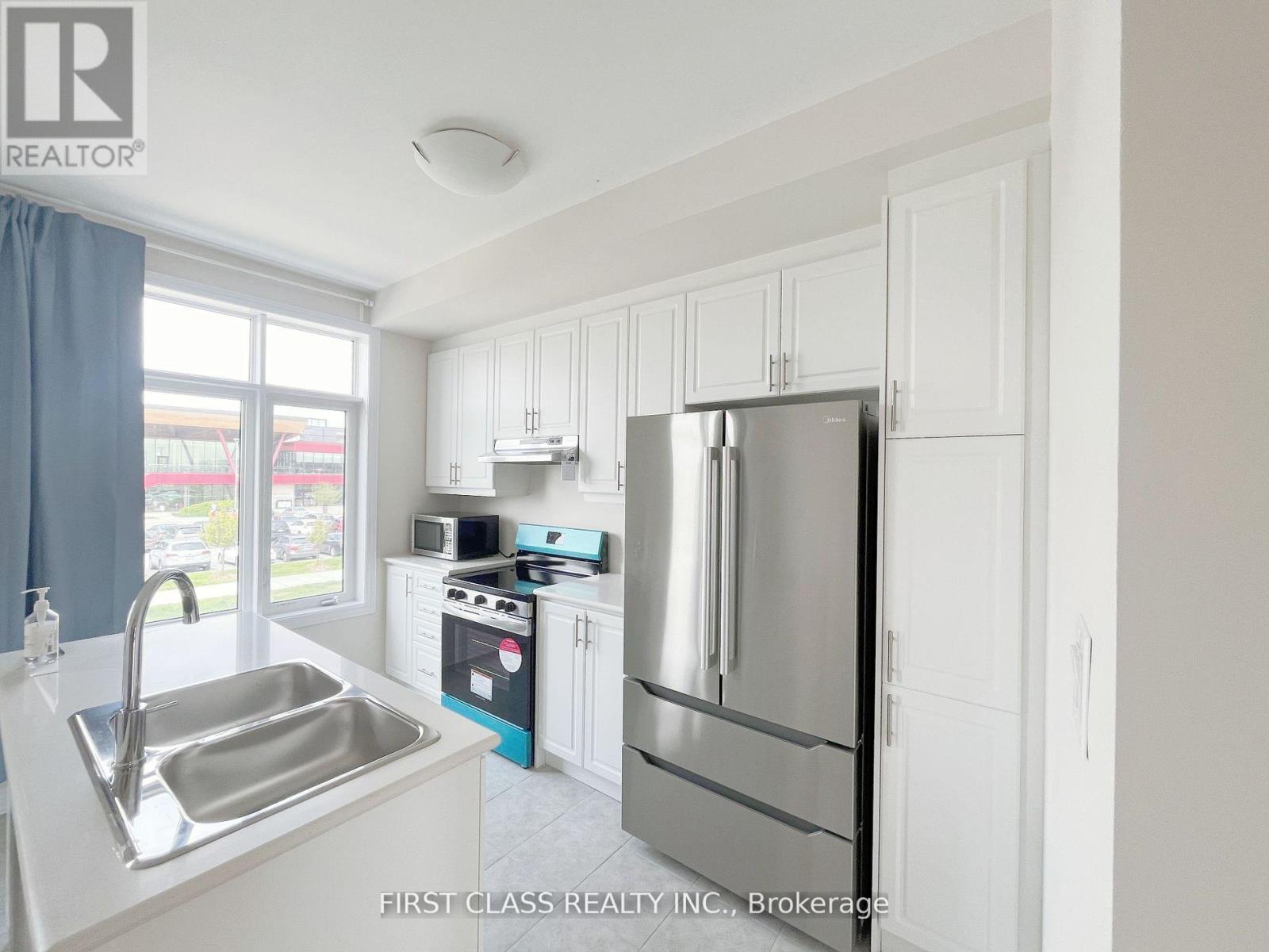 33 Mumbai Drive, Markham, Ontario  L3S 3K5 - Photo 5 - N12183722