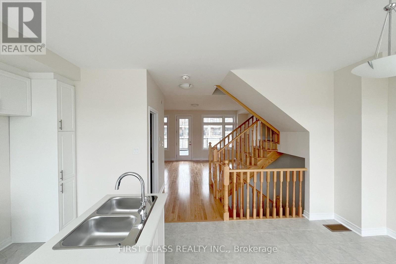 33 Mumbai Drive, Markham, Ontario  L3S 3K5 - Photo 6 - N12183722