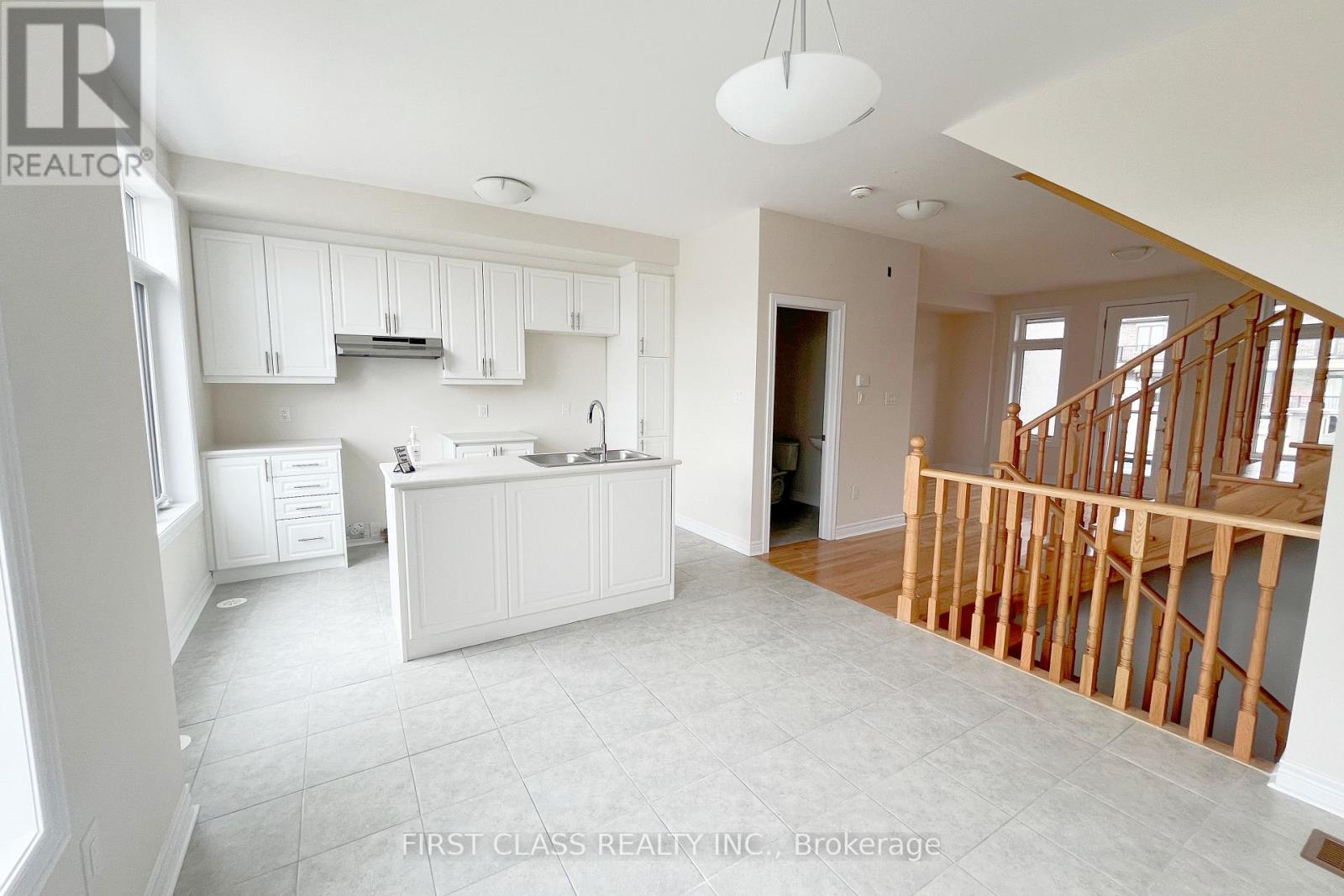 33 Mumbai Drive, Markham, Ontario  L3S 3K5 - Photo 7 - N12183722