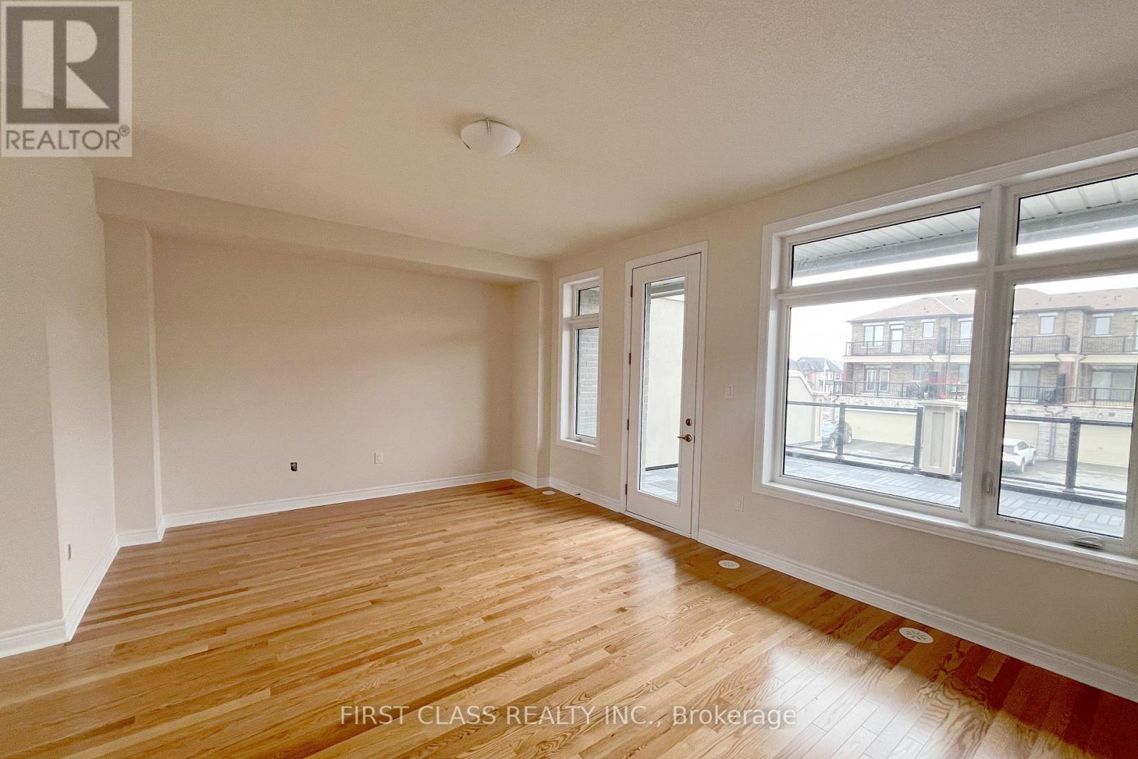 33 Mumbai Drive, Markham, Ontario  L3S 3K5 - Photo 8 - N12183722
