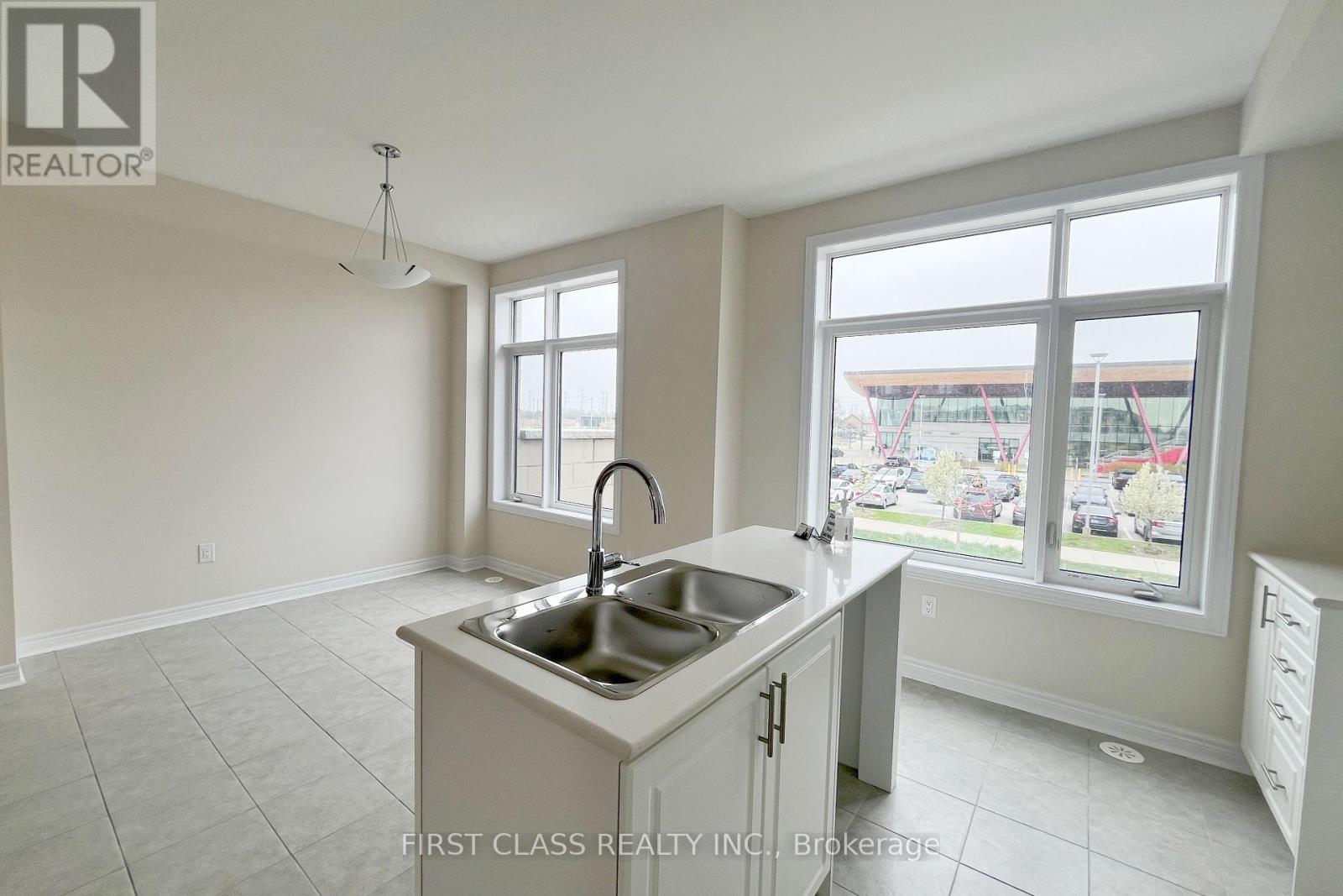 33 Mumbai Drive, Markham, Ontario  L3S 3K5 - Photo 9 - N12183722