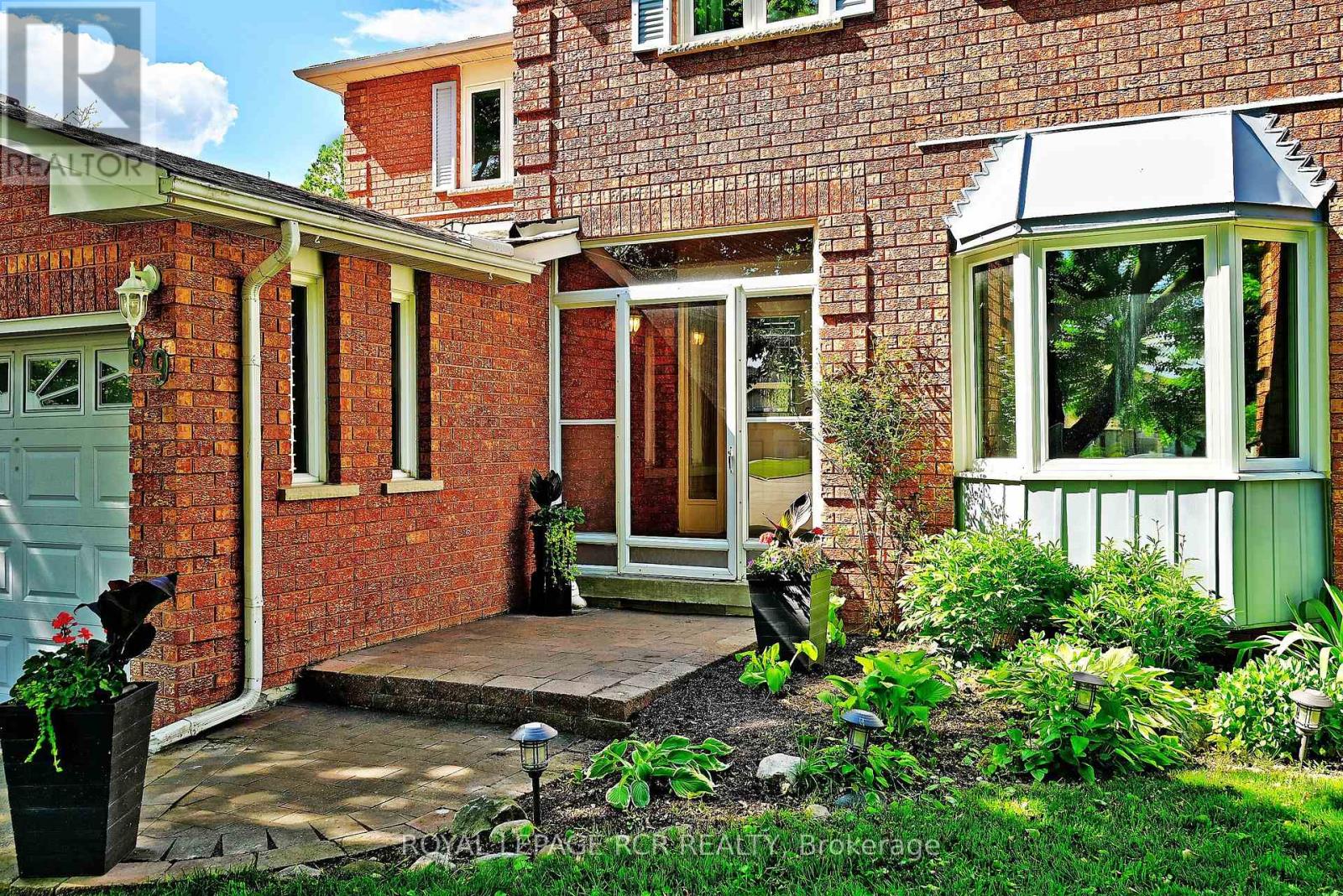 89 Mcintyre Court, Newmarket (Bristol-London), Ontario  L3Y 8B9 - Photo 2 - N12183725