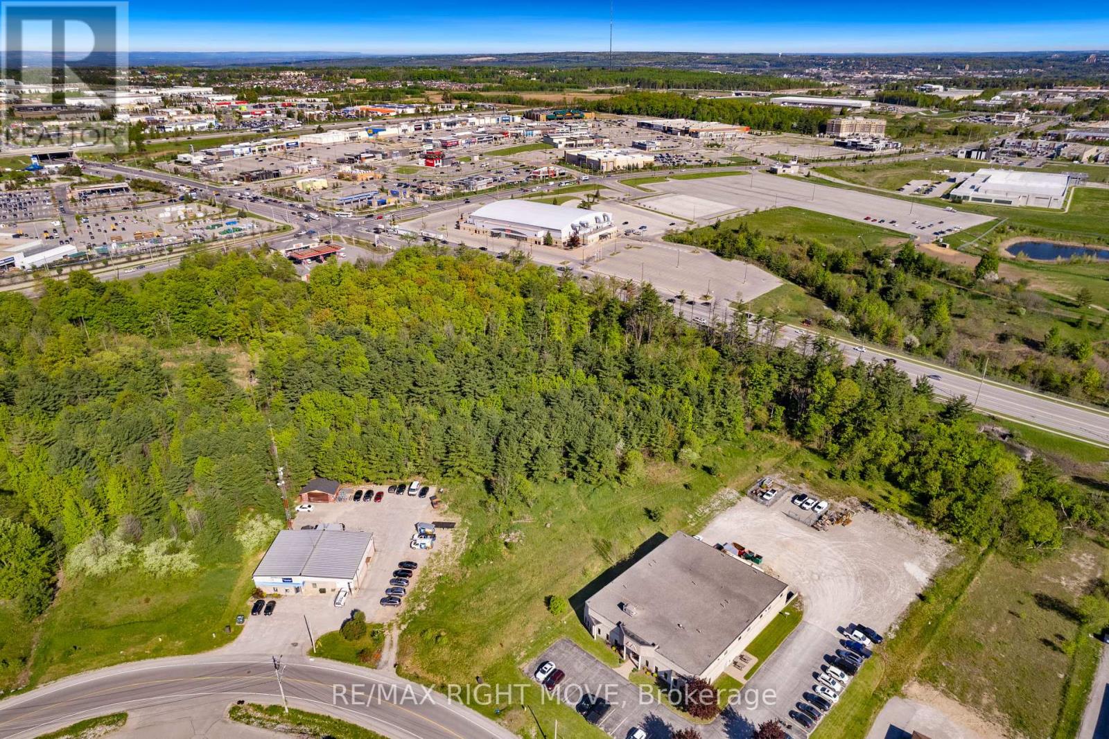 44 HOOPER ROAD, Barrie, Ontario