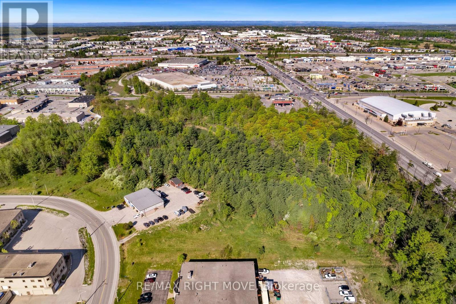 44 Hooper Road, Barrie, Ontario  L4N 8Z9 - Photo 5 - S12183671