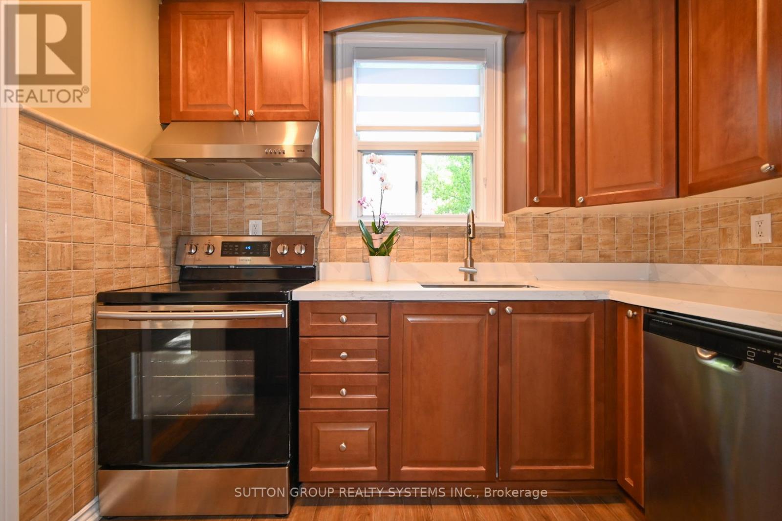 24 Runnymede Road, Toronto, Ontario  M6S 2Y2 - Photo 10 - W12183700
