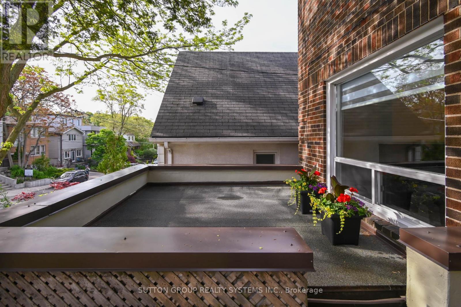 24 Runnymede Road, Toronto, Ontario  M6S 2Y2 - Photo 27 - W12183700