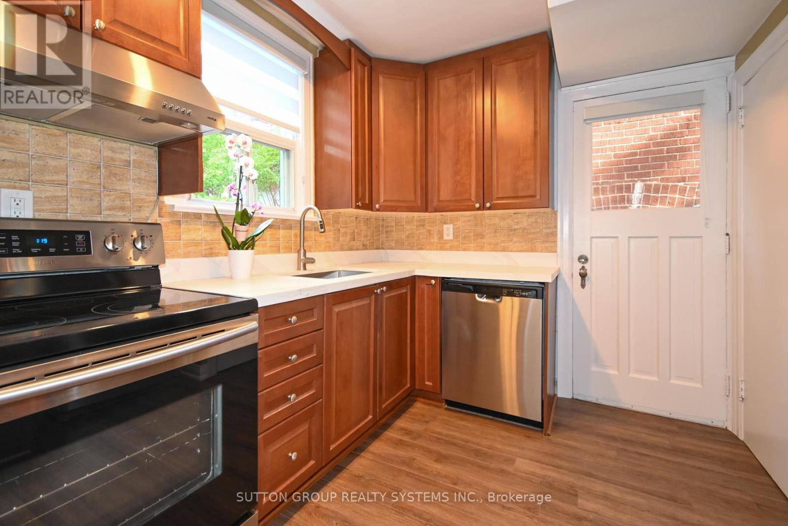 24 Runnymede Road, Toronto, Ontario  M6S 2Y2 - Photo 9 - W12183700